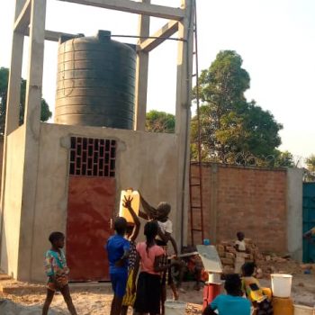 Brunnenbohrungs-Projekt-Bambari - der Wasserturm